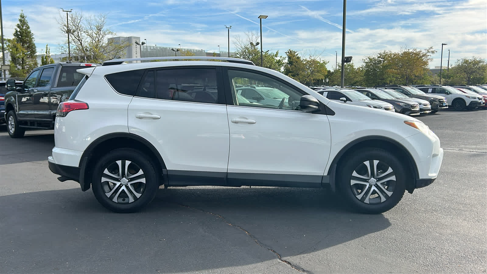 Used 2016 Toyota RAV4 LE AWD/4WD image 4