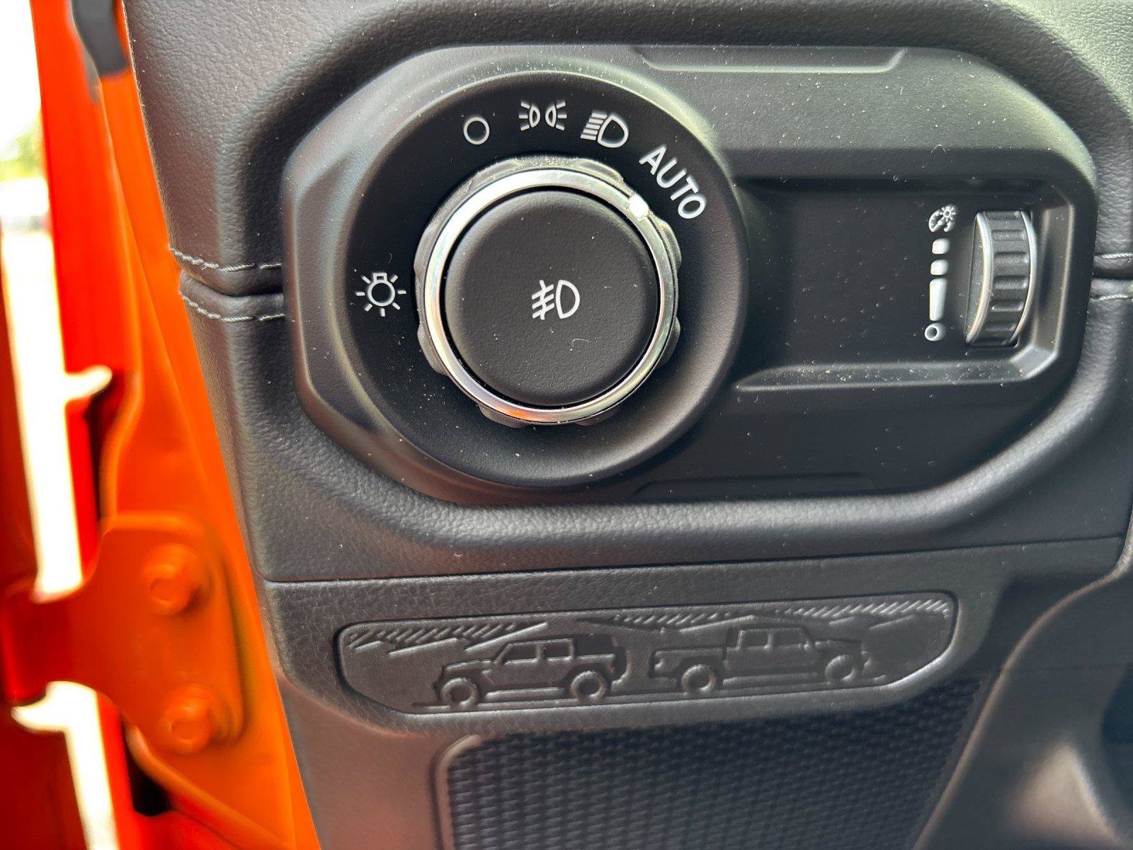 Used 2025 Jeep Wrangler Unlimited Rubicon AWD/4WD image 17