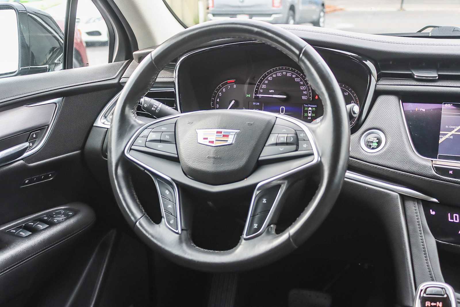 Used 2017 Cadillac XT5 Luxury w/ Driver Awareness Package image 14