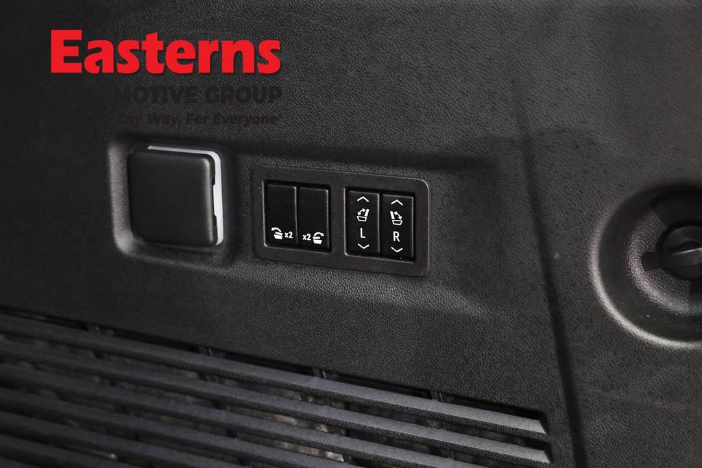 Used 2023 GMC Yukon XL Denali Ultimate w/ LPO, Floor Liner Package AWD/4WD image 30