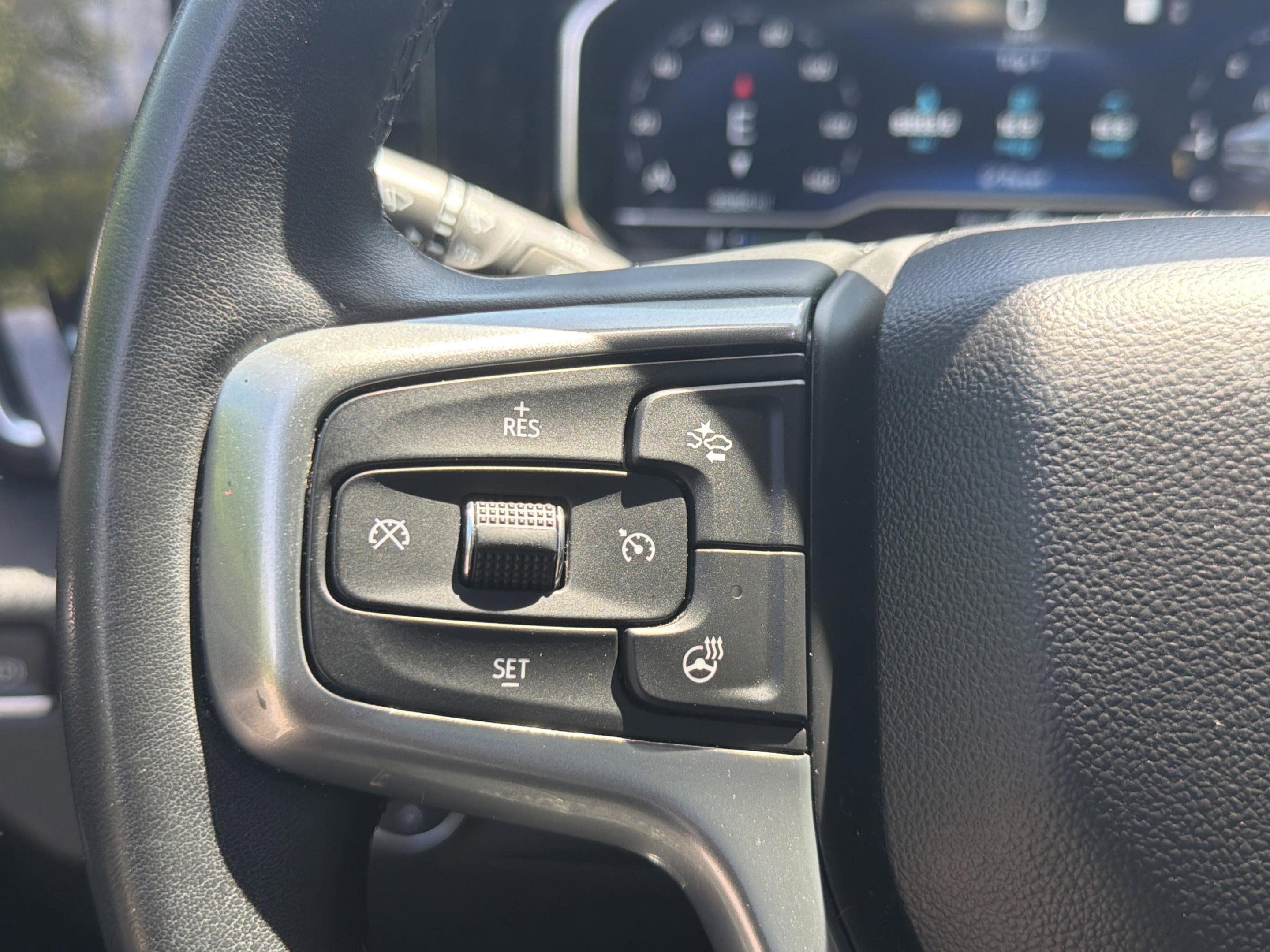 Used 2023 Chevrolet Silverado 1500 LT AWD/4WD image 23