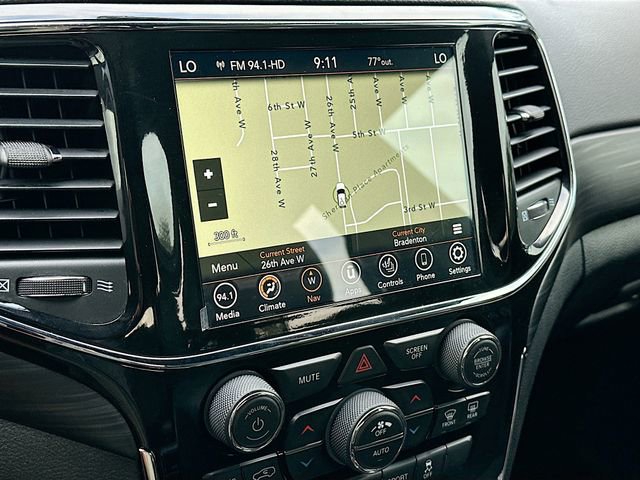Used 2020 Jeep Grand Cherokee Altitude image 13