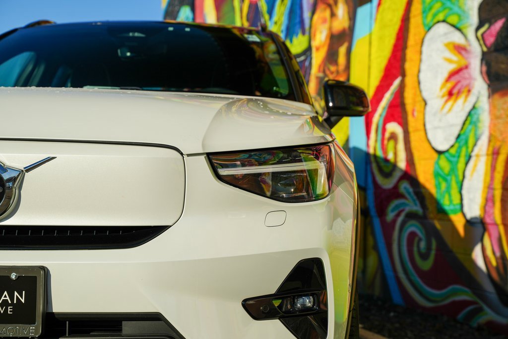 Used 2023 Volvo XC40 Recharge Ultimate image 6