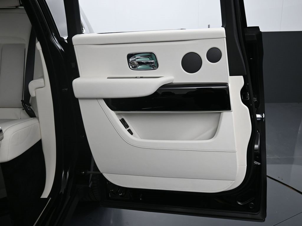 Used 2022 Rolls-Royce Cullinan image 25