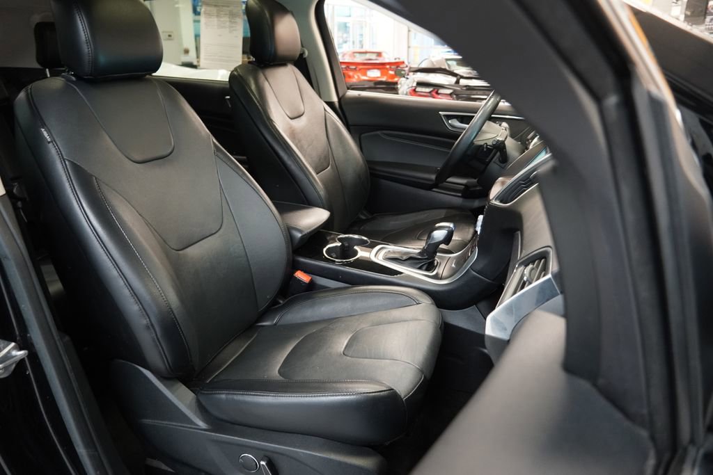 Used 2018 Ford Edge Titanium w/ Equipment Group 301A AWD/4WD image 35