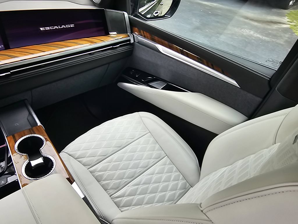 Certified 2025 Cadillac Escalade Premium Luxury Platinum w/ LPO, Floor Liner Package RWD image 19