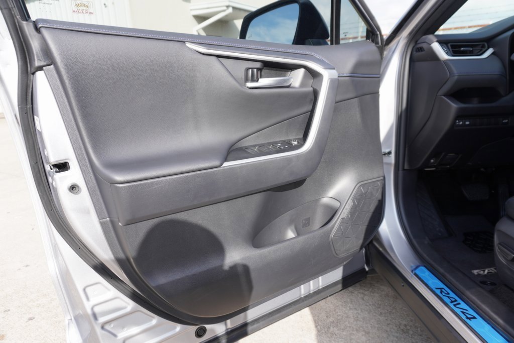 Used 2025 Toyota RAV4 XSE image 8