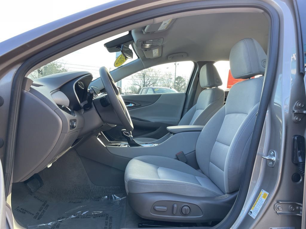 Used 2025 Chevrolet Malibu LT image 4