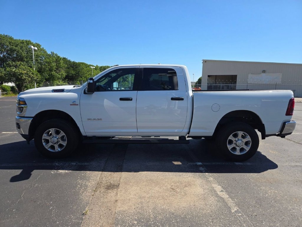Used 2025 RAM 2500 Laramie AWD/4WD image 2