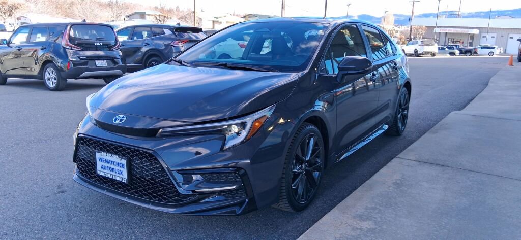 Used 2024 Toyota Corolla SE w/ SE Package image 4