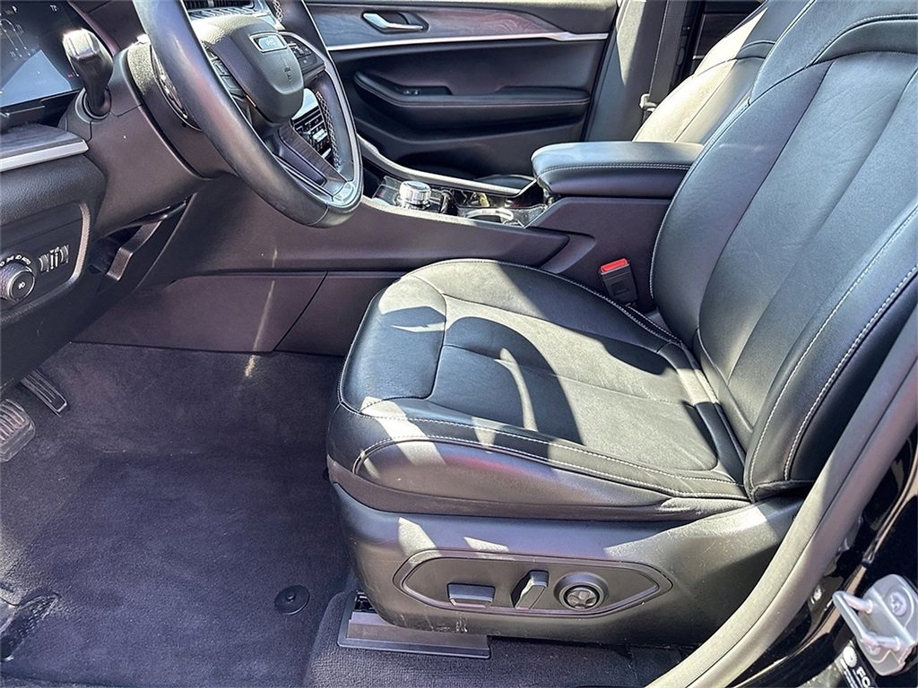 Used 2022 Jeep Grand Cherokee L Limited image 13