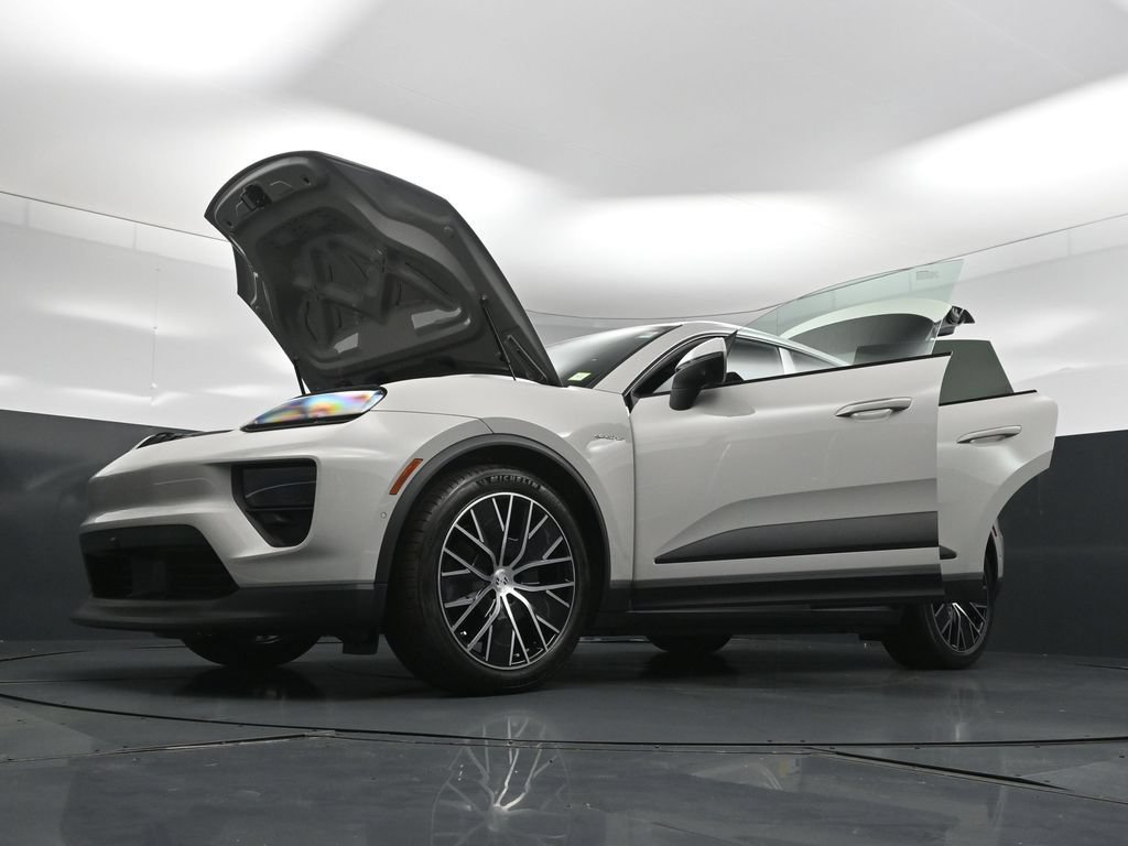 New 2026 Porsche Macan 4 Electric AWD/4WD image 41