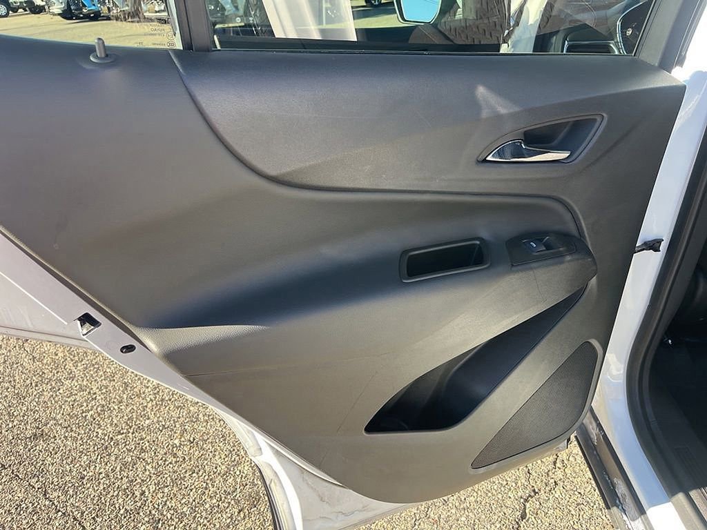 Used 2023 Chevrolet Equinox LT image 45