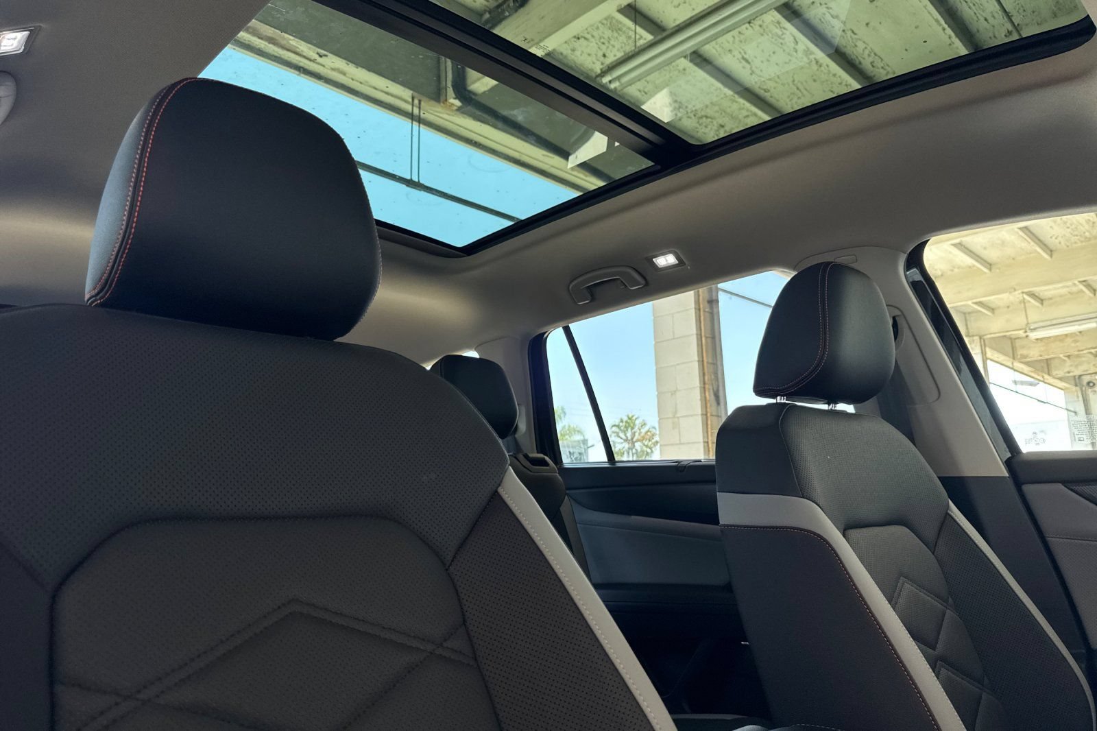 New 2025 Volkswagen Atlas Peak Edition SE AWD/4WD image 18