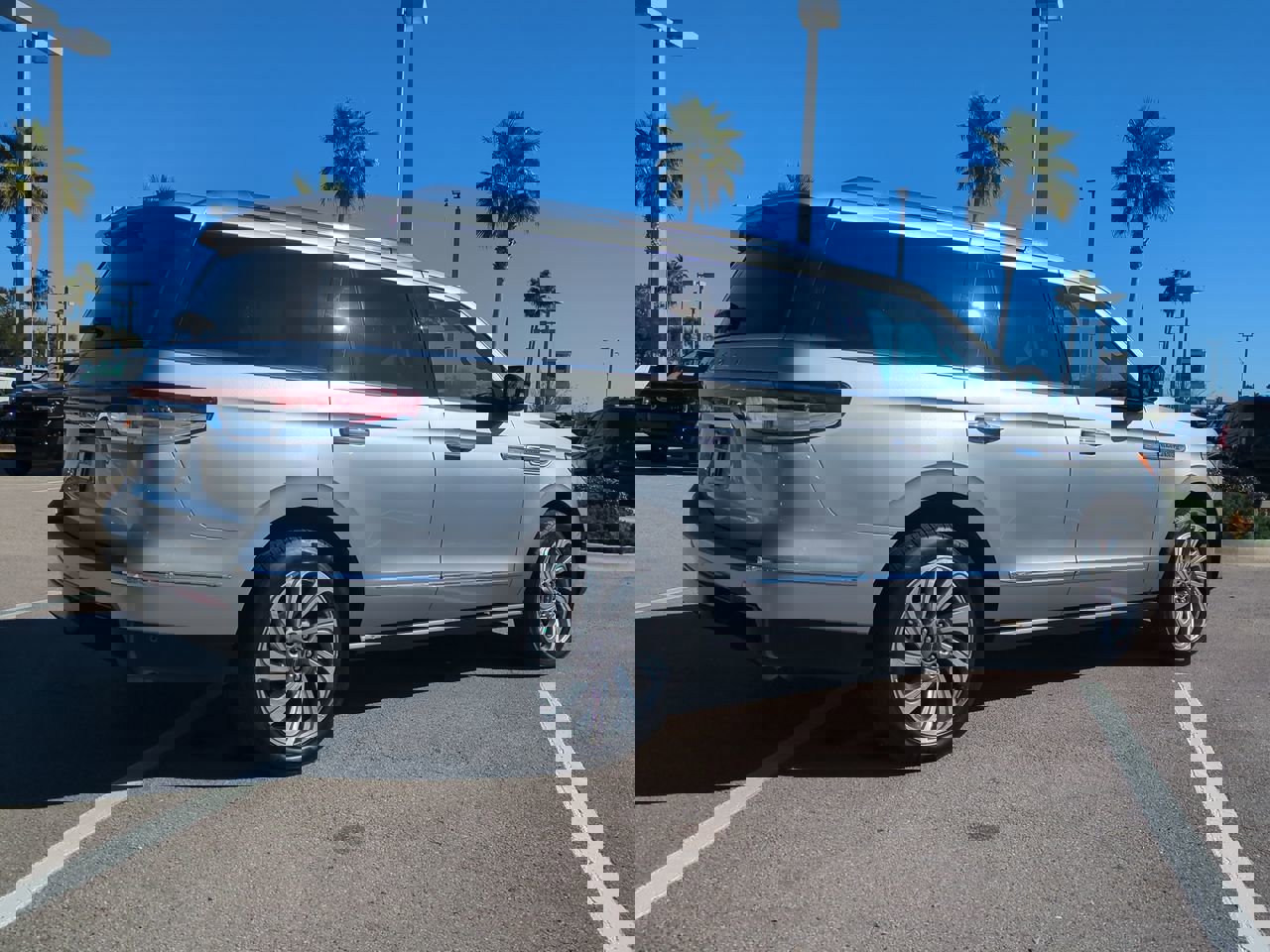 Certified 2023 Lincoln Navigator Reserve image 4