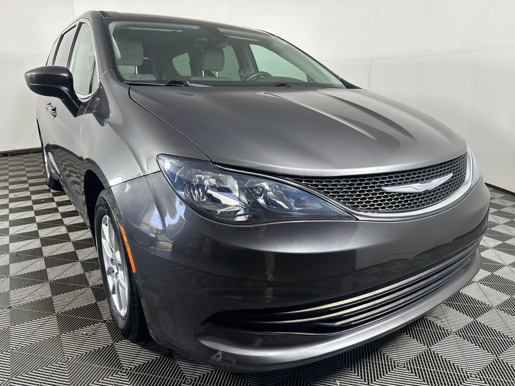 Used 2017 Chrysler Pacifica LX FWD image 7