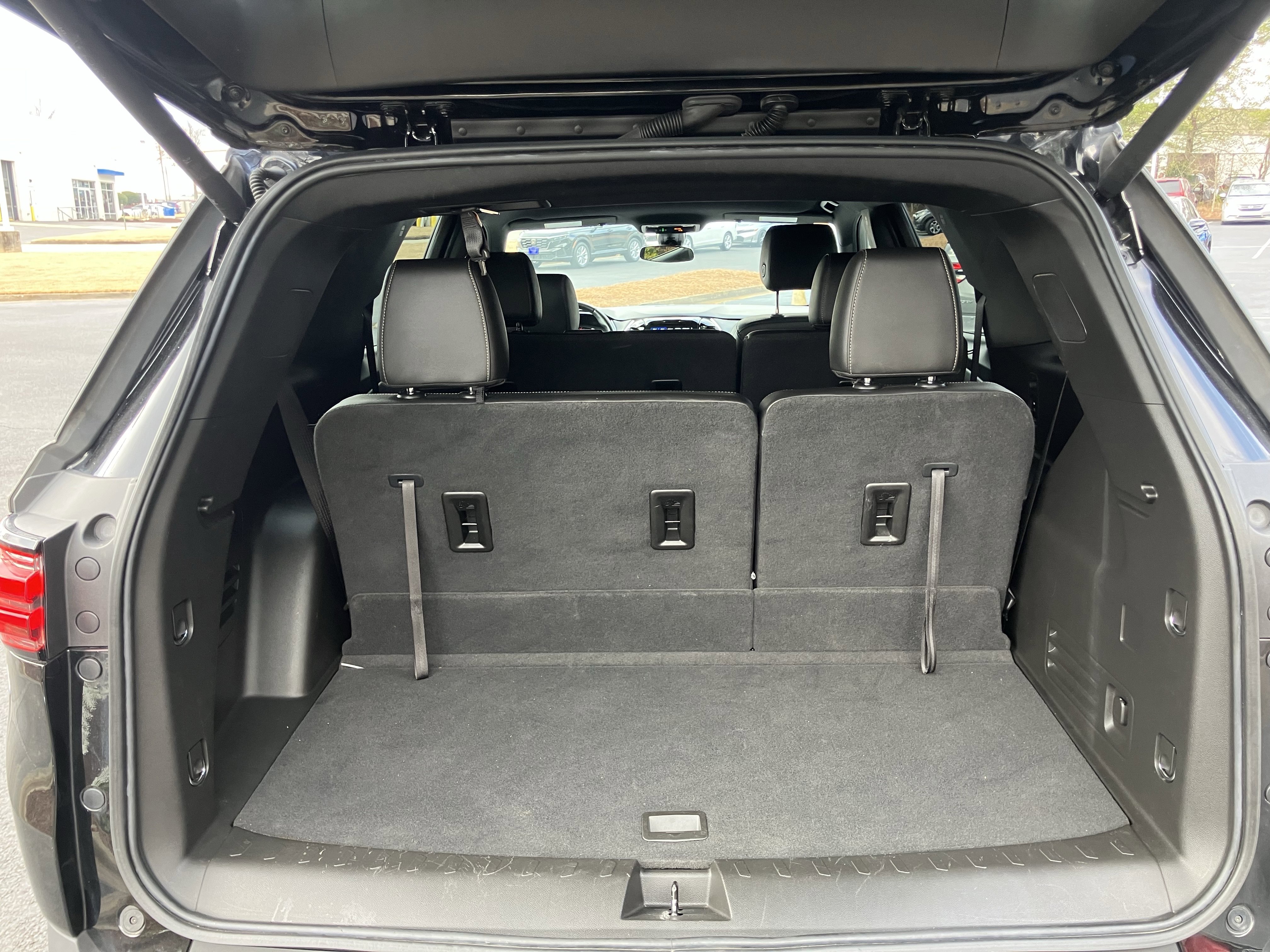 Used 2023 Chevrolet Traverse LT image 34