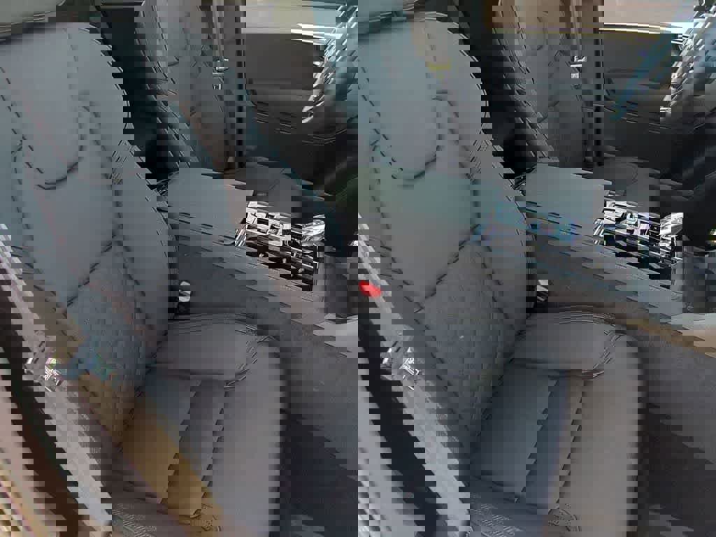 Certified 2025 Volvo XC90 B5 Core w/ Protection Package Premier image 21