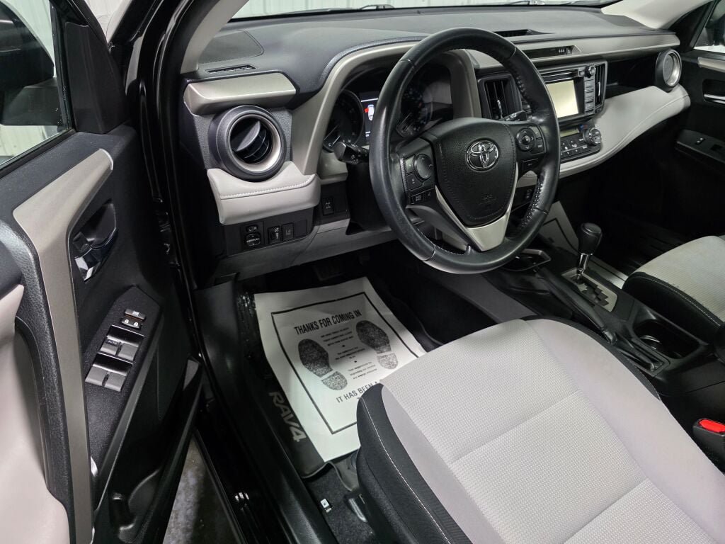Used 2018 Toyota RAV4 XLE w/ Plus Extra Value Package AWD/4WD image 6