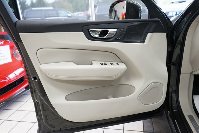 Used 2019 Volvo XC60 T5 Momentum w/ Multimedia Package image 25