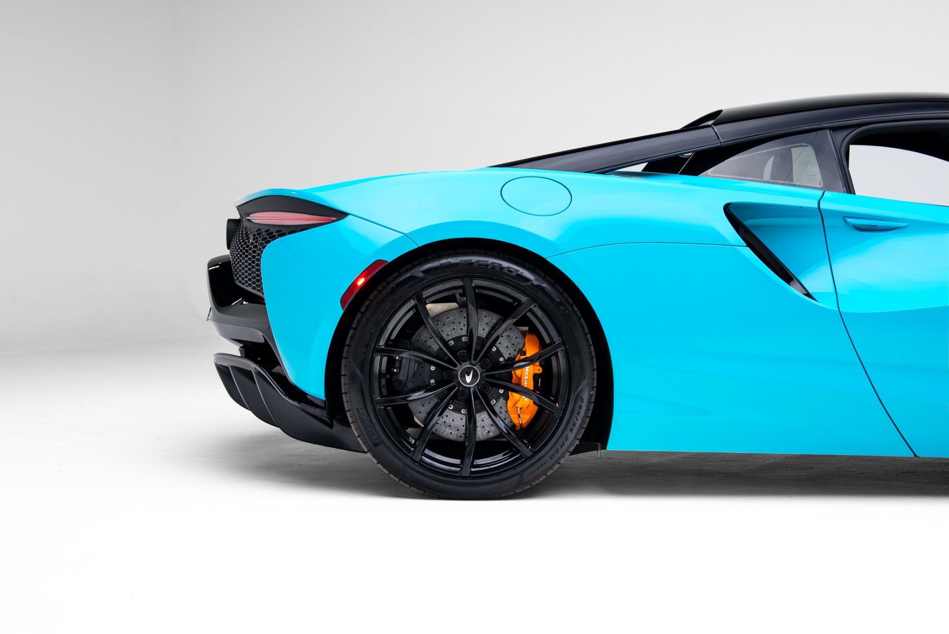 Used 2023 McLaren Artura image 48