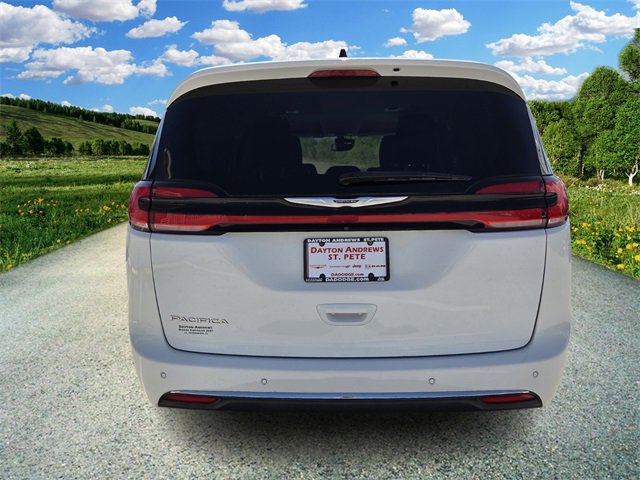 Certified 2023 Chrysler Pacifica Touring-L image 5
