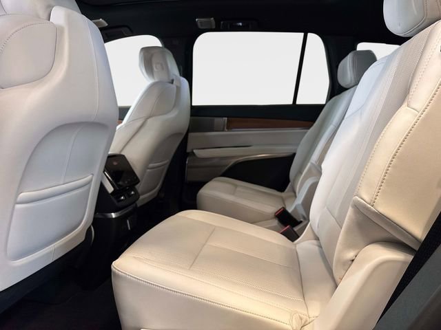 New 2026 Cadillac Vistiq Luxury AWD/4WD image 13