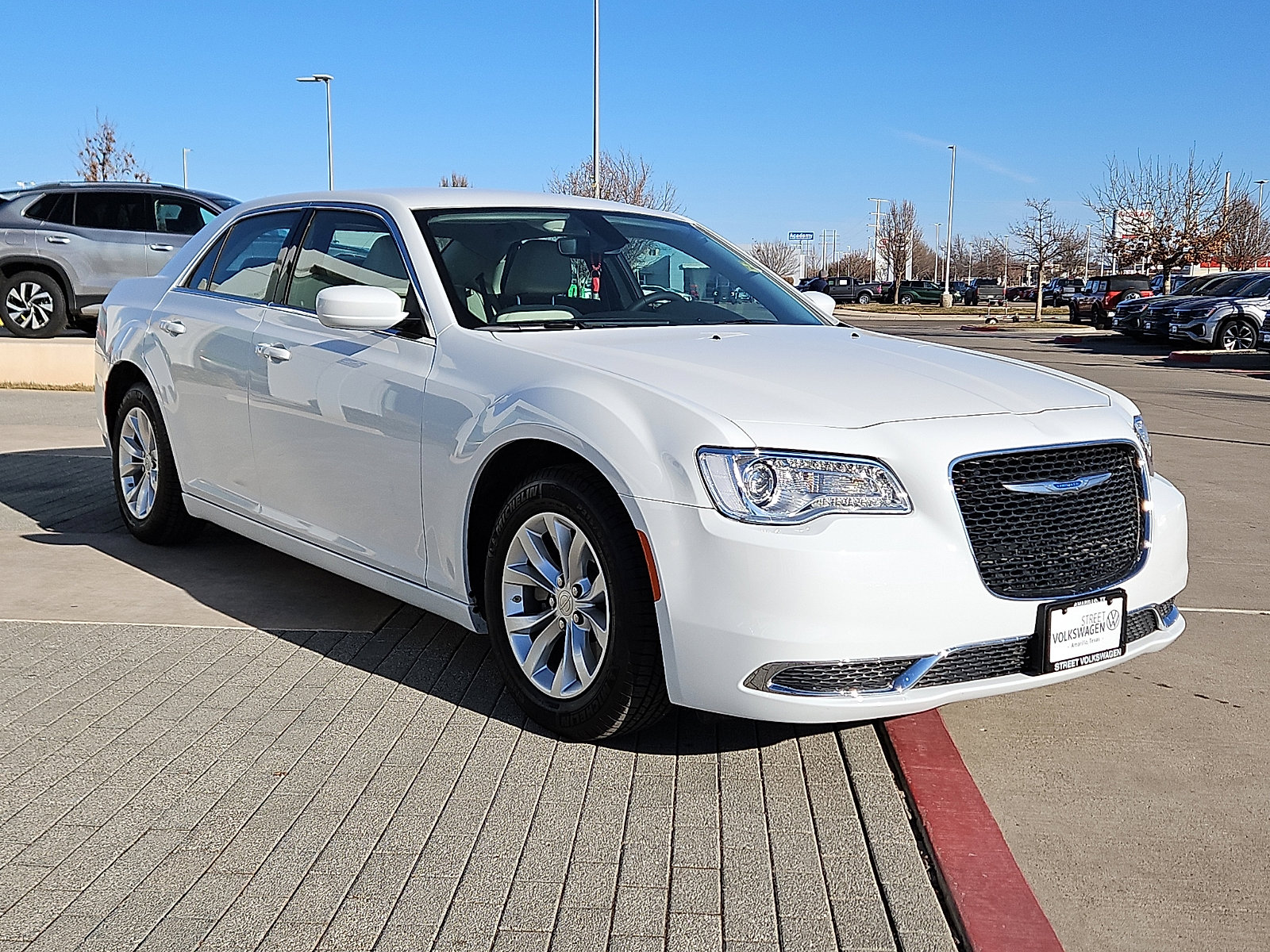 Used 2023 Chrysler 300 Touring image 4