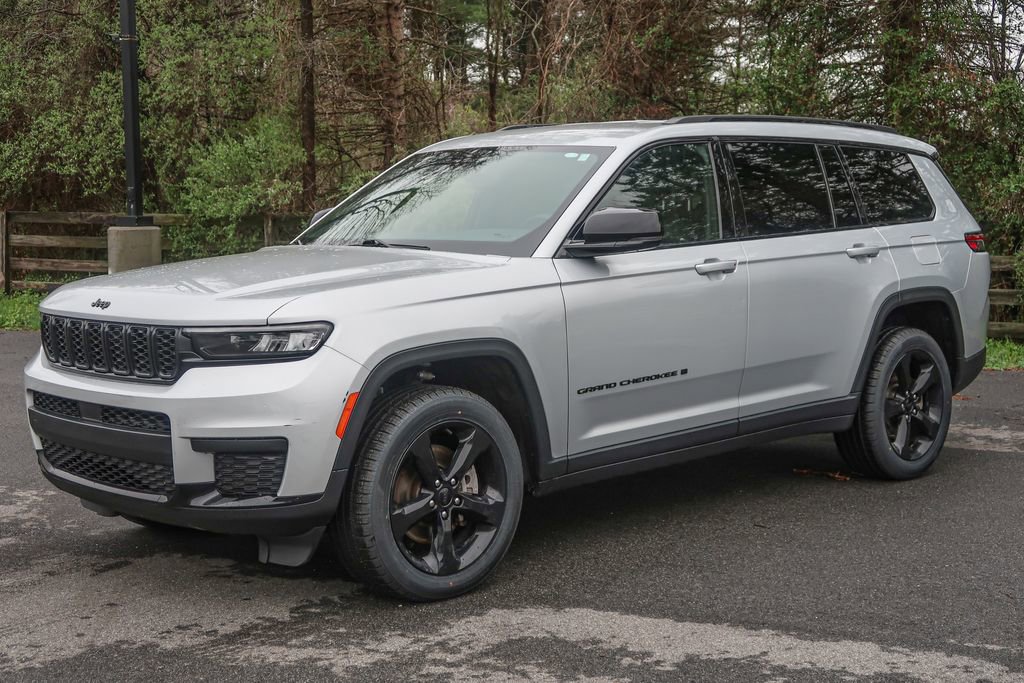 Used 2023 Jeep Grand Cherokee L Laredo RWD image 1