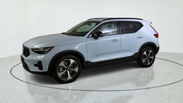 New 2026 Volvo XC40 B5 Plus w/ Protection Package Premier AWD/4WD image 3