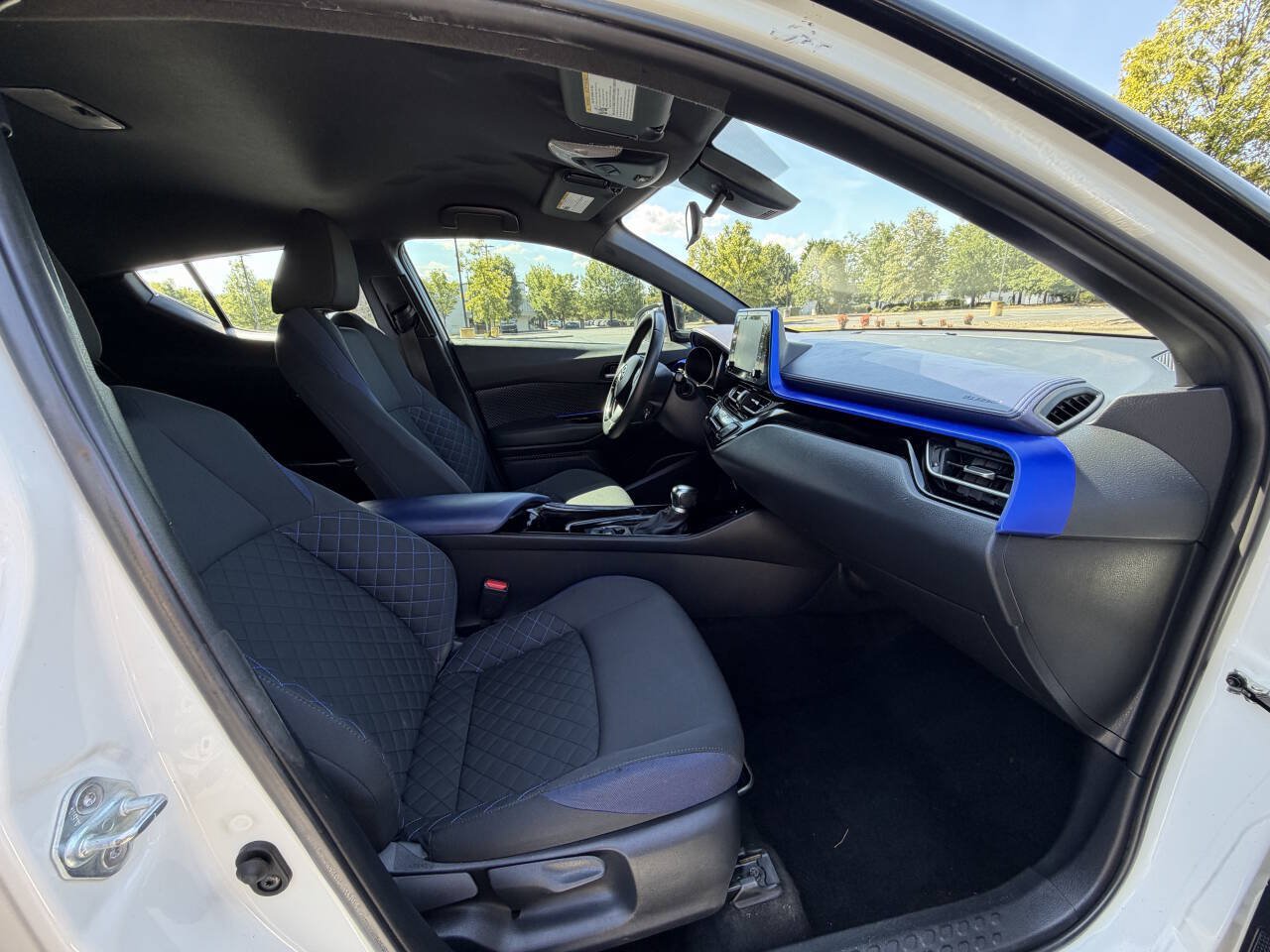 Used 2020 Toyota C-HR XLE FWD image 17