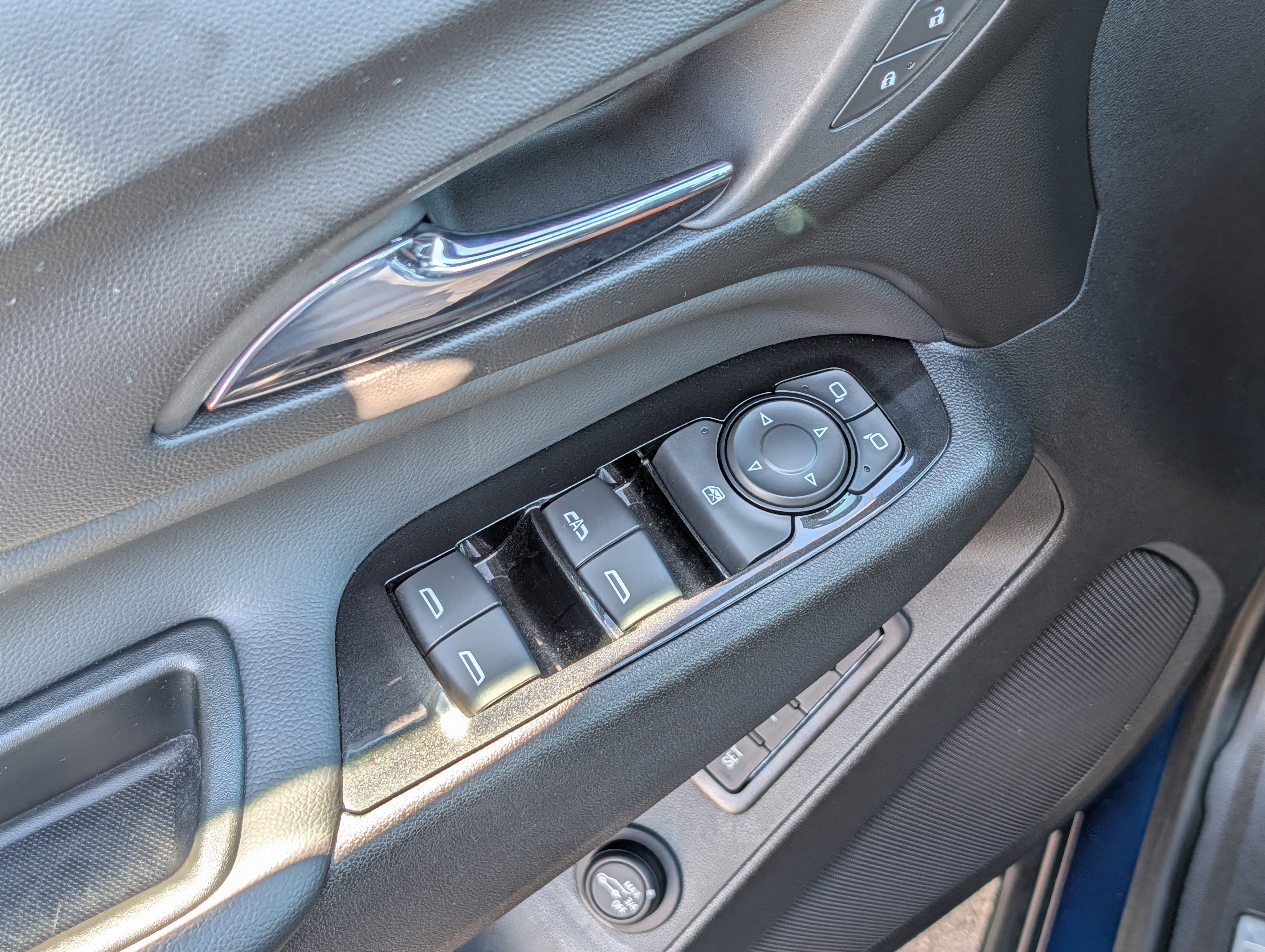Used 2022 Chevrolet Equinox Premier AWD/4WD image 19