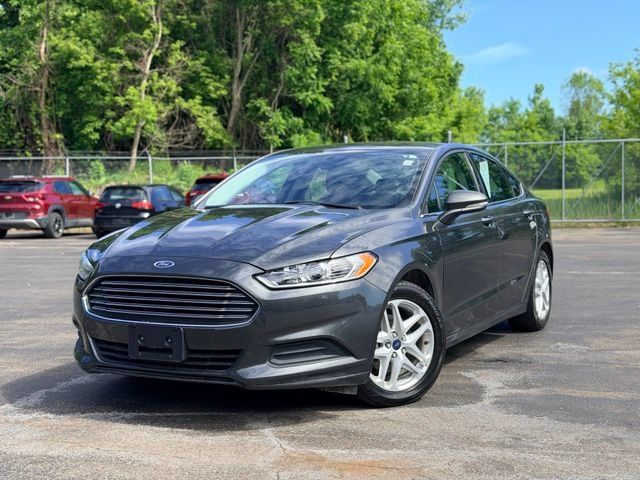 Used 2016 Ford Fusion SE FWD image 2