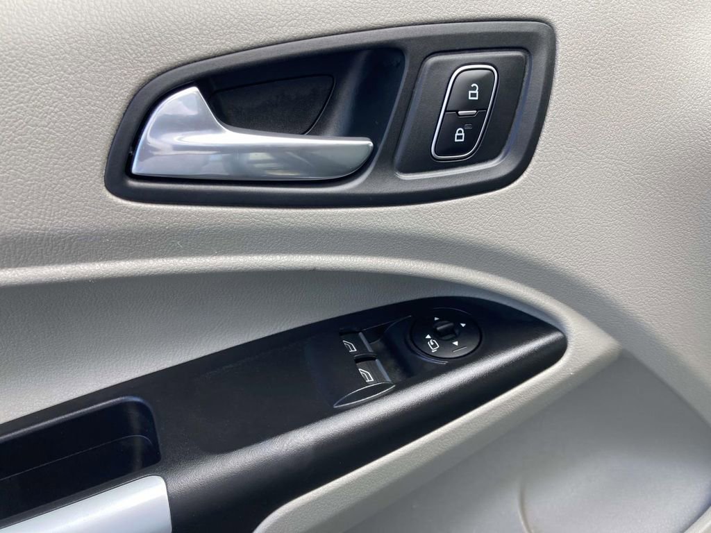 Used 2023 Ford Transit Connect XLT image 16