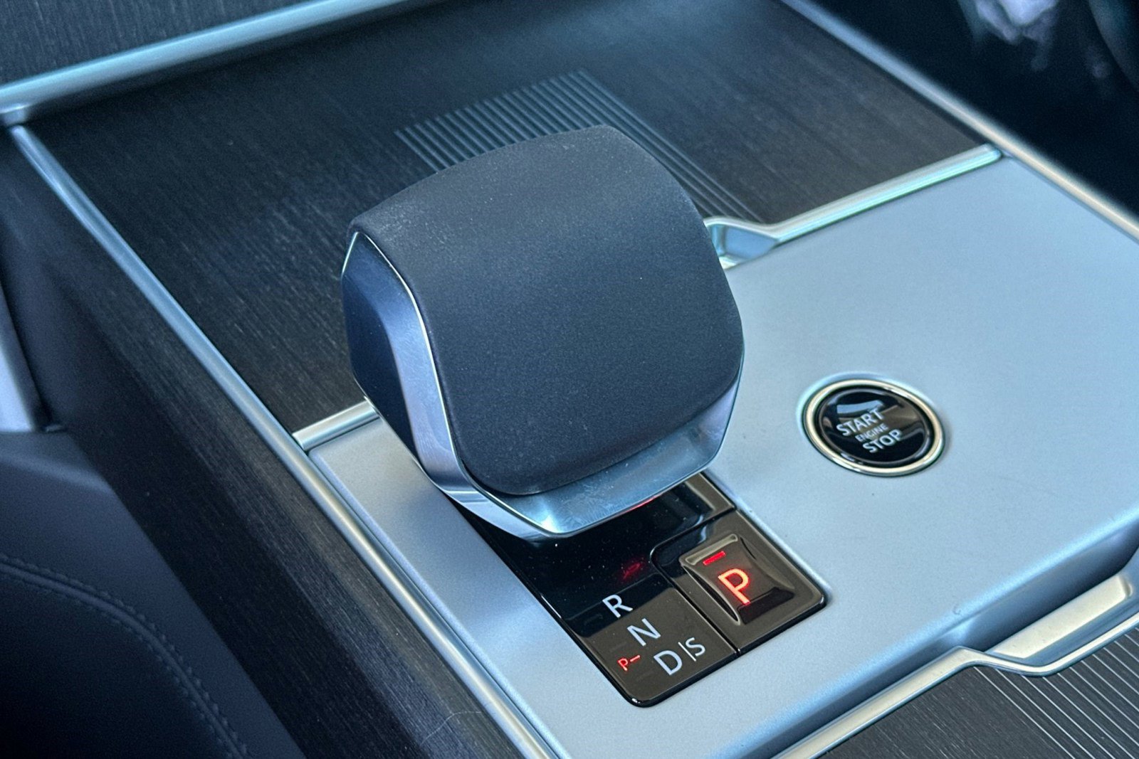 New 2026 Land Rover Range Rover Long Wheelbase Autobiography image 21