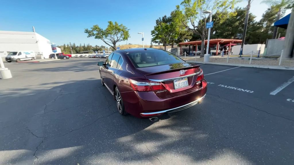 Used 2017 Honda Accord Touring image 7