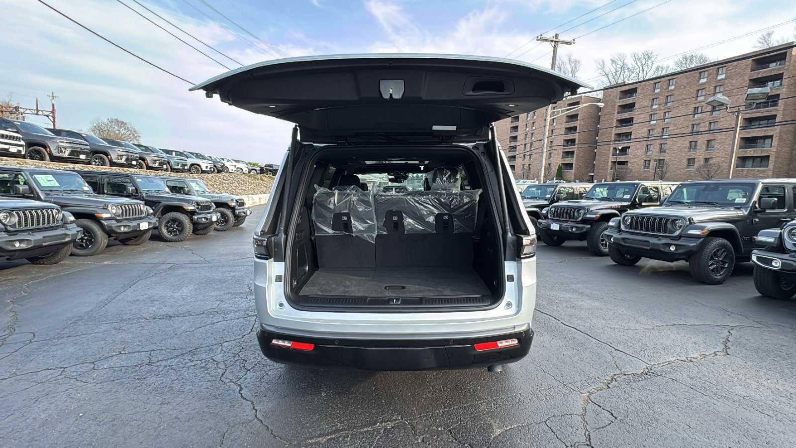 New 2026 Jeep Grand Wagoneer Limited image 9
