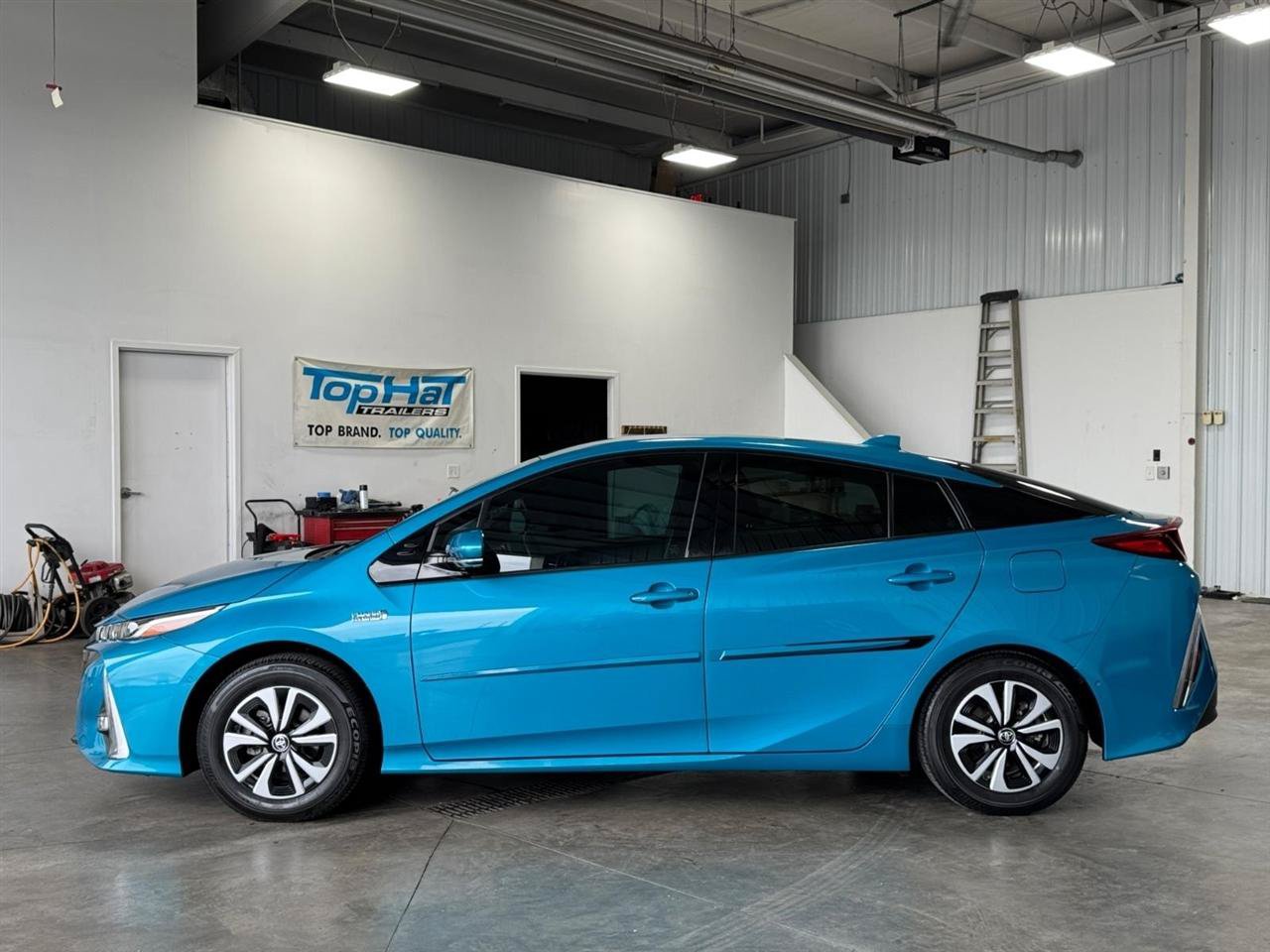 Used 2018 Toyota Prius Prime Advanced FWD image 27