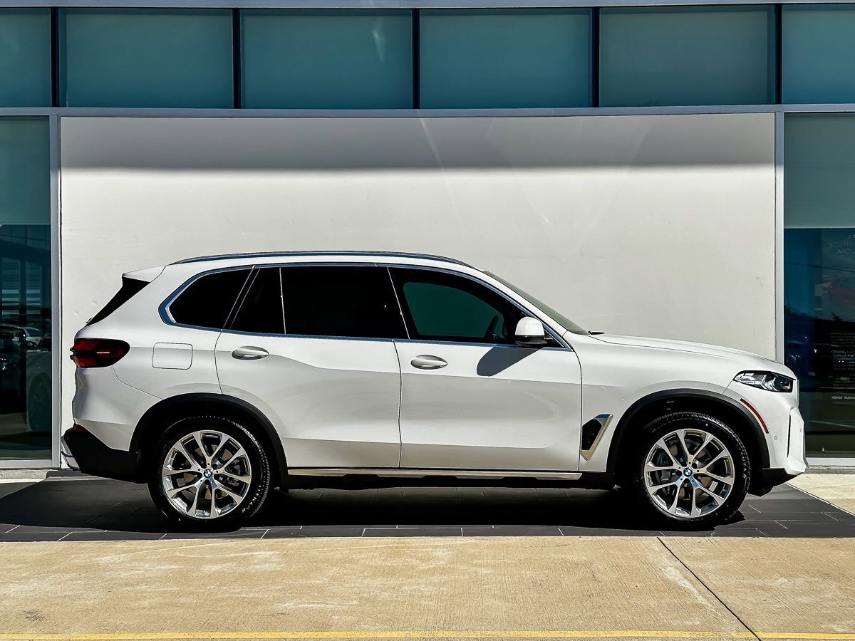 New 2026 BMW X5 sDrive40i w/ Parking Assistance Package image 3