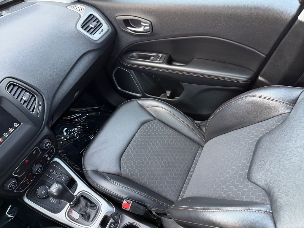 Used 2019 Jeep Compass Latitude AWD/4WD image 17