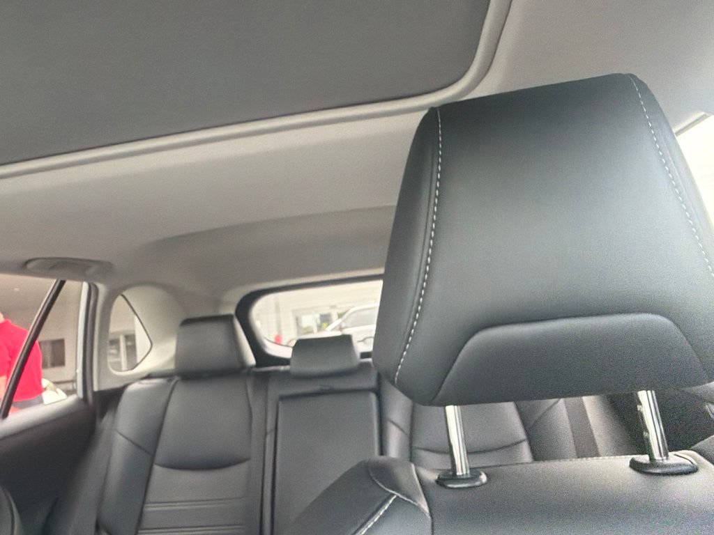 Used 2020 Toyota RAV4 XLE Premium FWD image 15