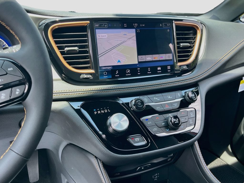 New 2027 Chrysler Pacifica Pinnacle w/ Theater Group FWD image 15