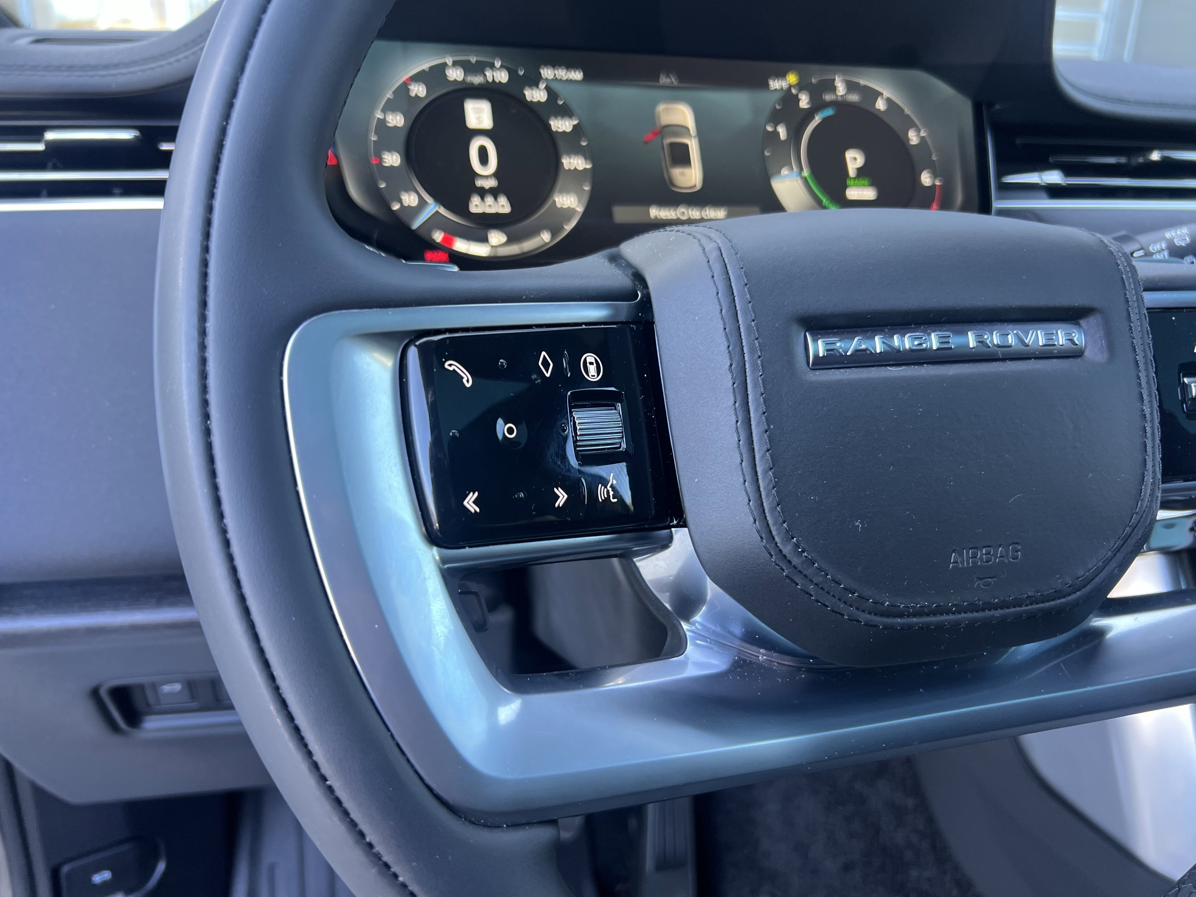 Used 2025 Land Rover Range Rover SE image 17