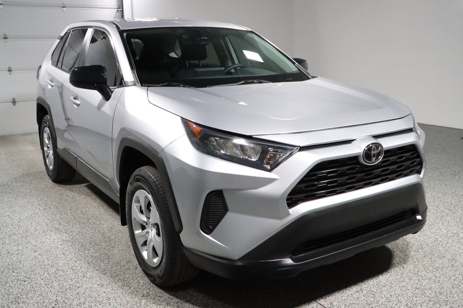 Used 2022 Toyota RAV4 LE image 5