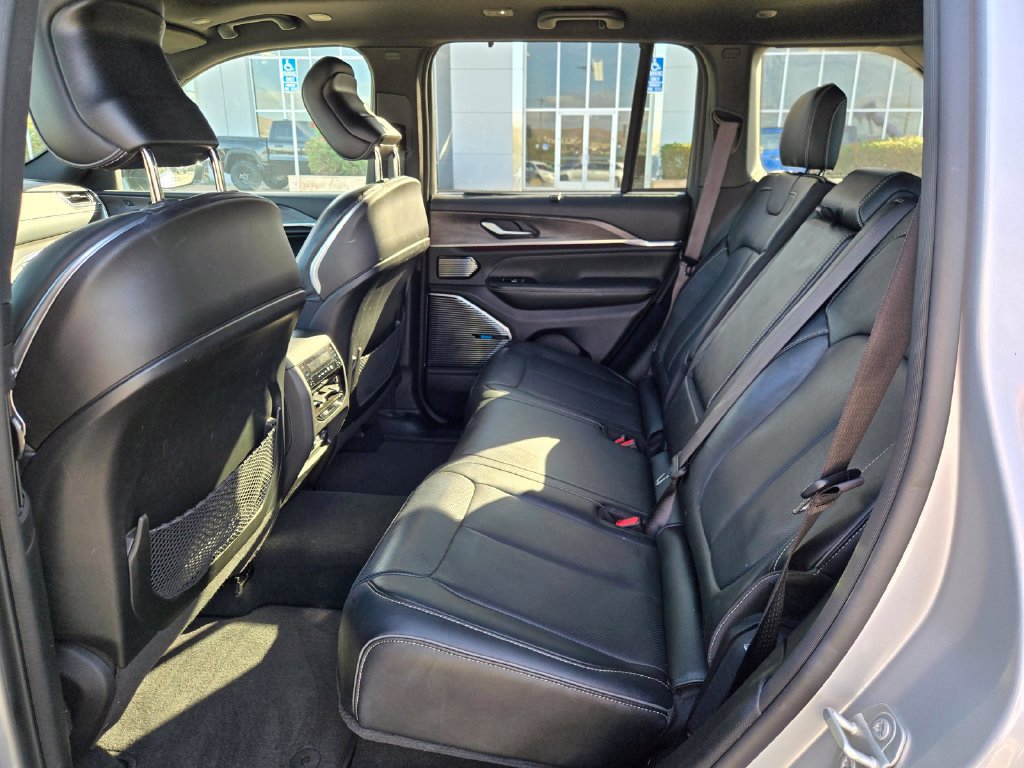 Used 2023 Jeep Grand Cherokee Overland w/ Advanced Protech Group III AWD/4WD image 10