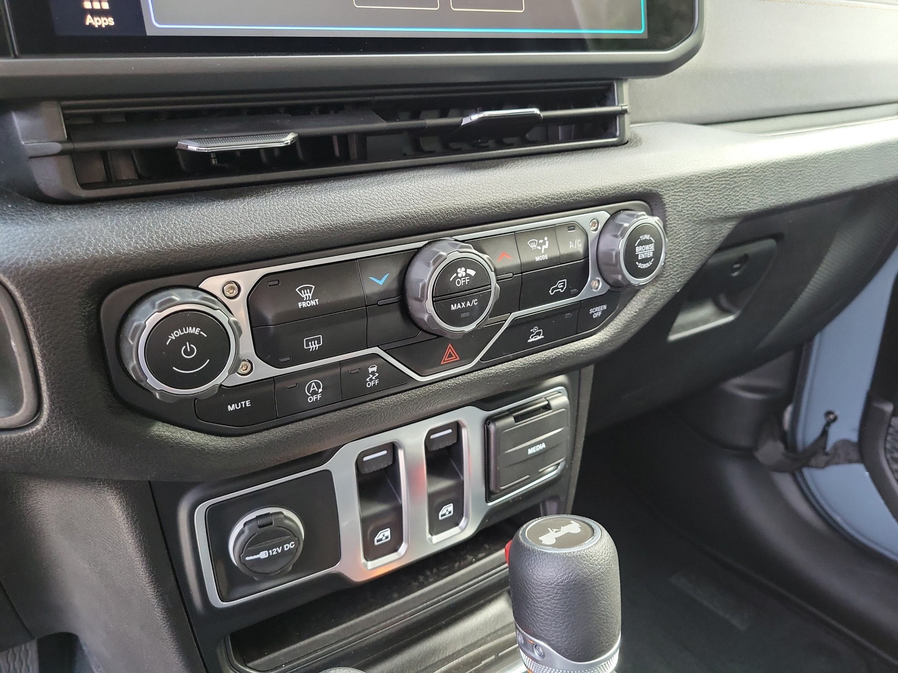 Certified 2024 Jeep Wrangler Sport AWD/4WD image 18