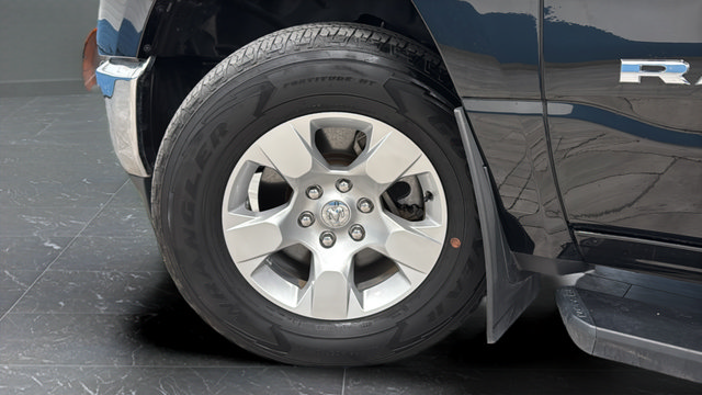 Used 2023 RAM 1500 Big Horn AWD/4WD image 33