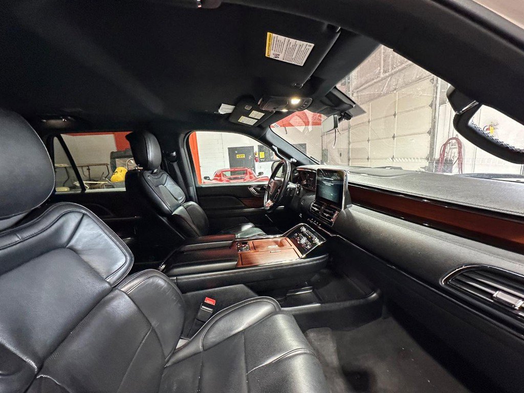 Used 2018 Lincoln Navigator Select w/ Technology Package image 19