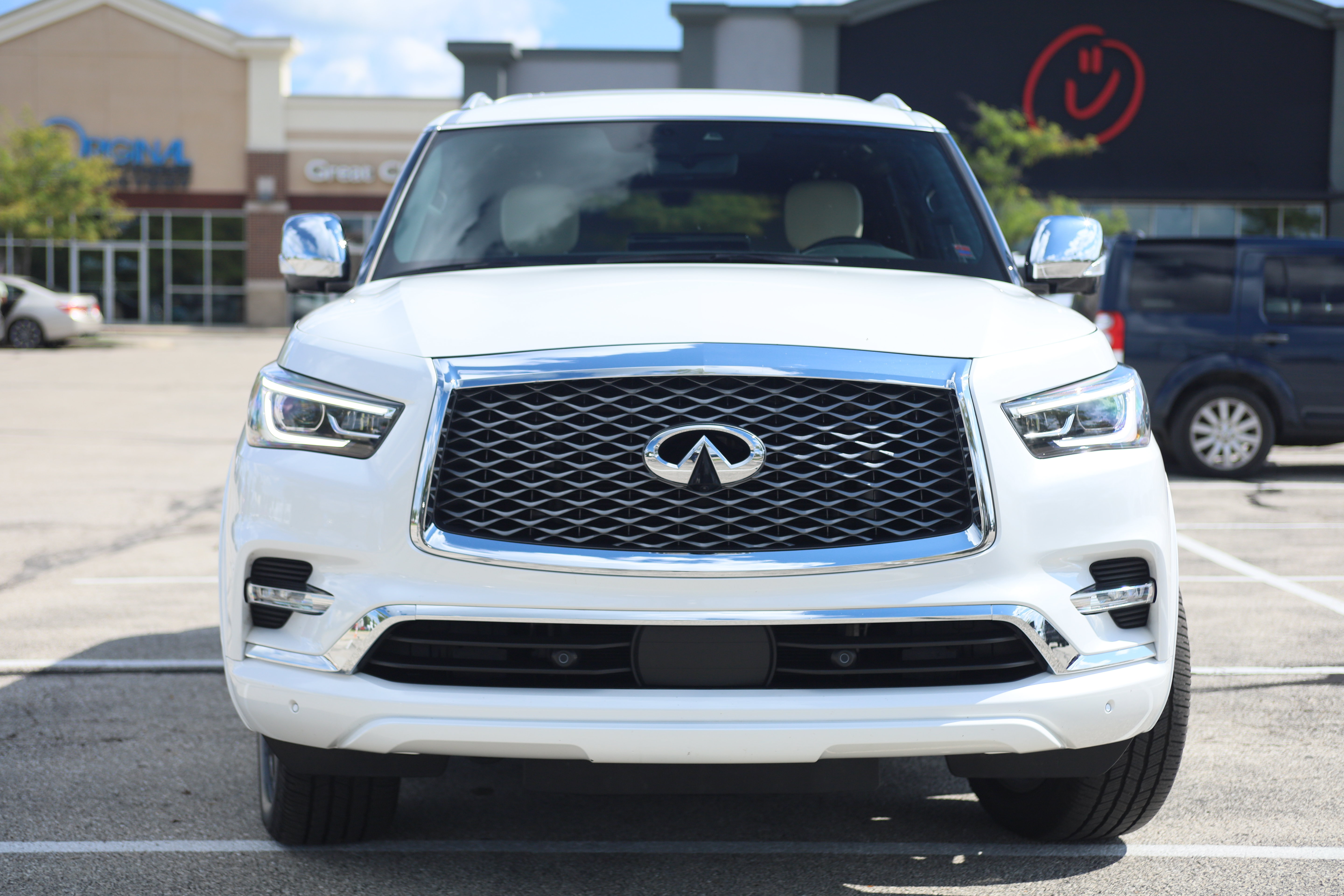 Used 2024 INFINITI QX80 Sensory w/ Cargo Package AWD/4WD image 2