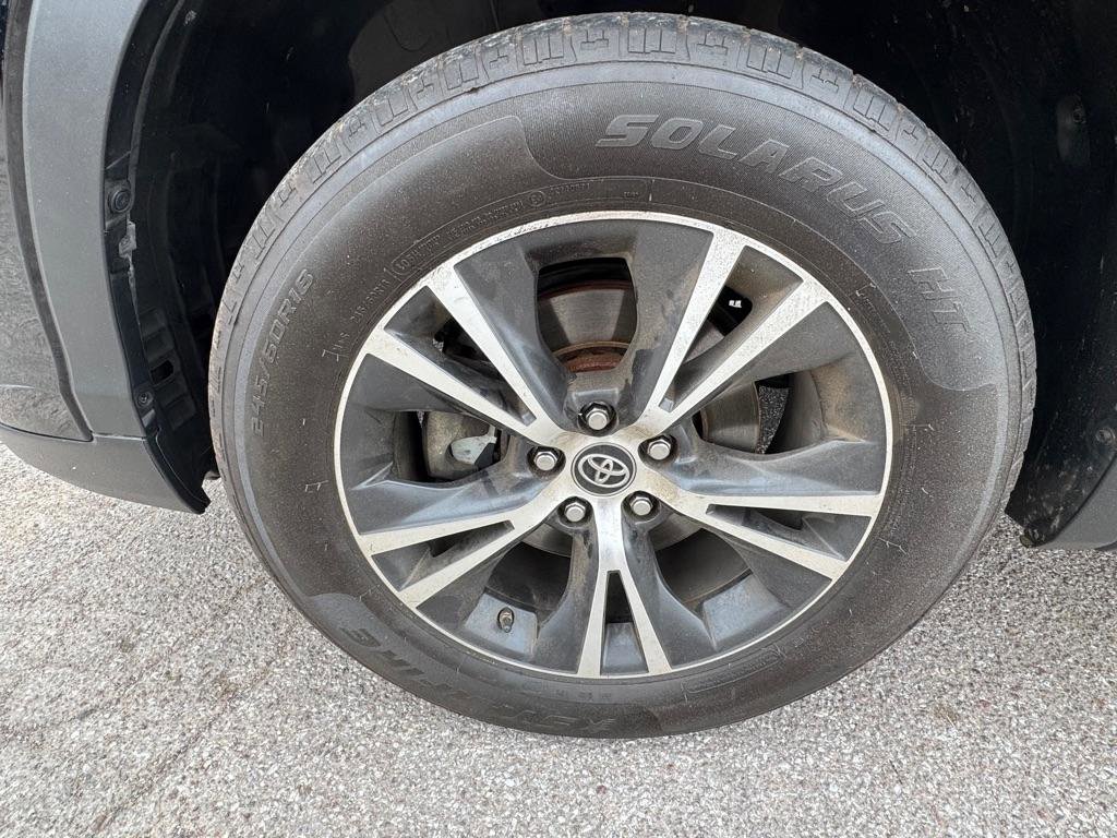 Used 2019 Toyota Highlander LE FWD image 26